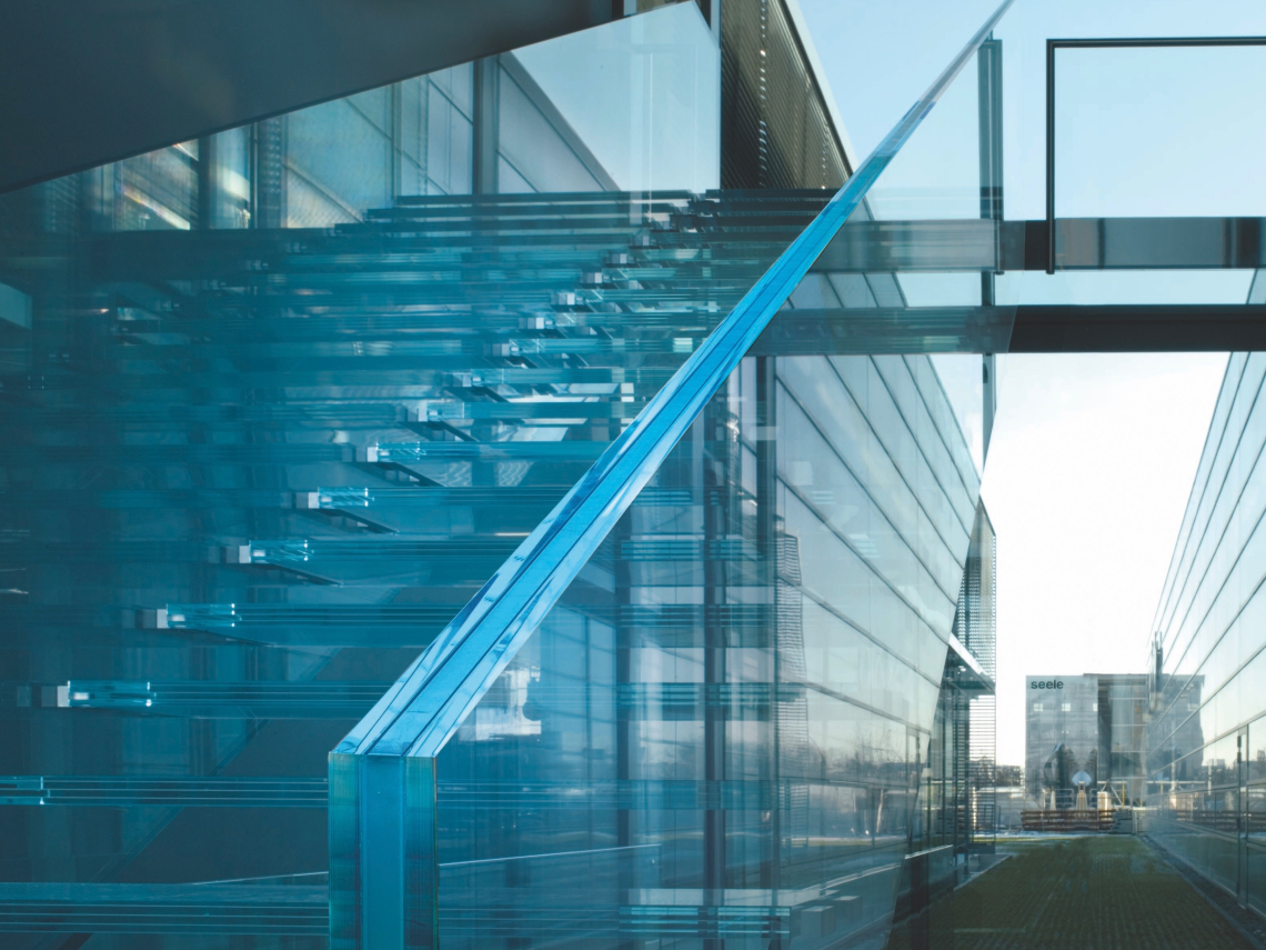 Hochhaus mit Glasfassade